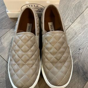 Endell taupe Steve Madden. Size 7